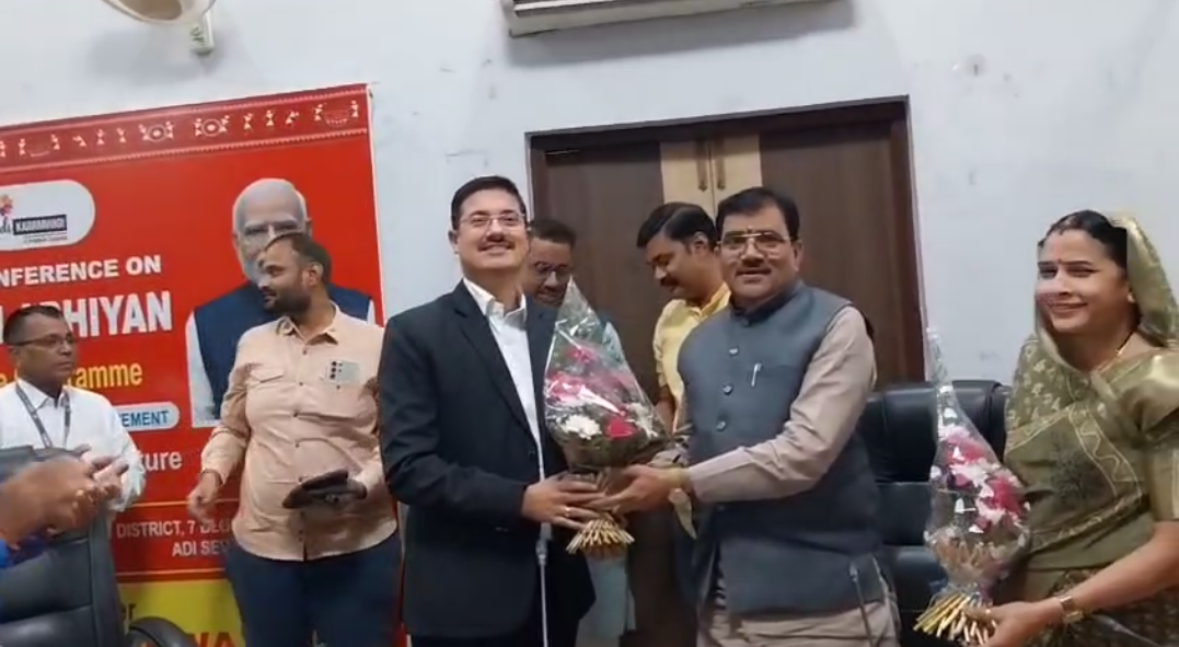 🏆💧 जल संरक्षण में देशभर में प्रथम! खंडवा कलेक्टर गुप्ता राष्ट्रीय पुरस्कार से सम्मानित, सांसद पाटिल ने शॉल ओढ़ाकर दी बधाई 🎉