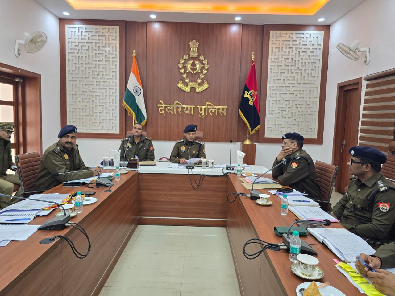 पुलिस उप महानिरीक्षक गोरखपुर परिक्षेत्र श्री एस.चन्नप्पा द्वारा जनपद देवरिया में अपराध गोष्ठी आयोजित