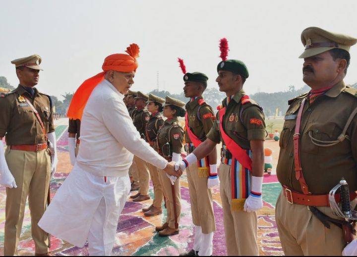 गणतंत्र दिवस पर क़ृषिमंत्री सूर्य प्रताप शाही ने ली सलामी