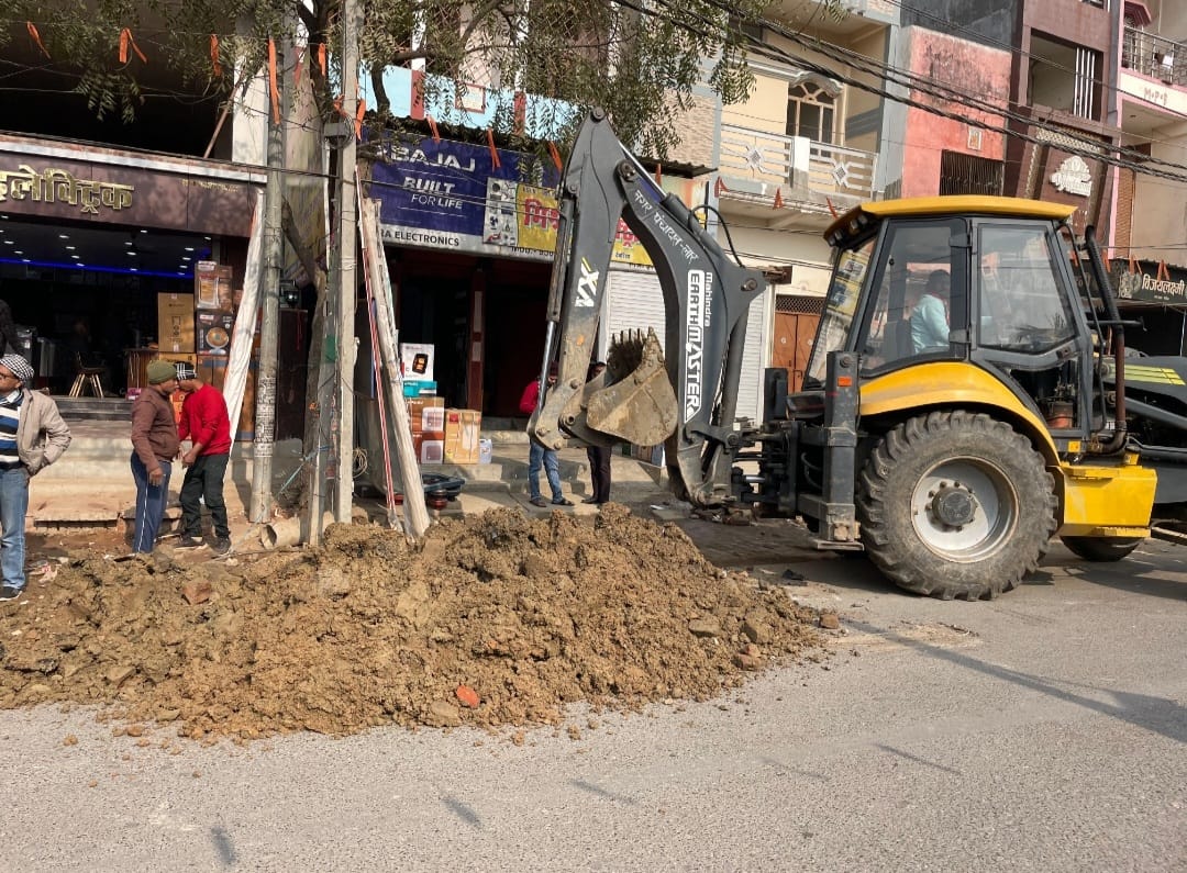 लार युवा मोर्चा के शिकायत के बाद जगा नगर प्रशासन