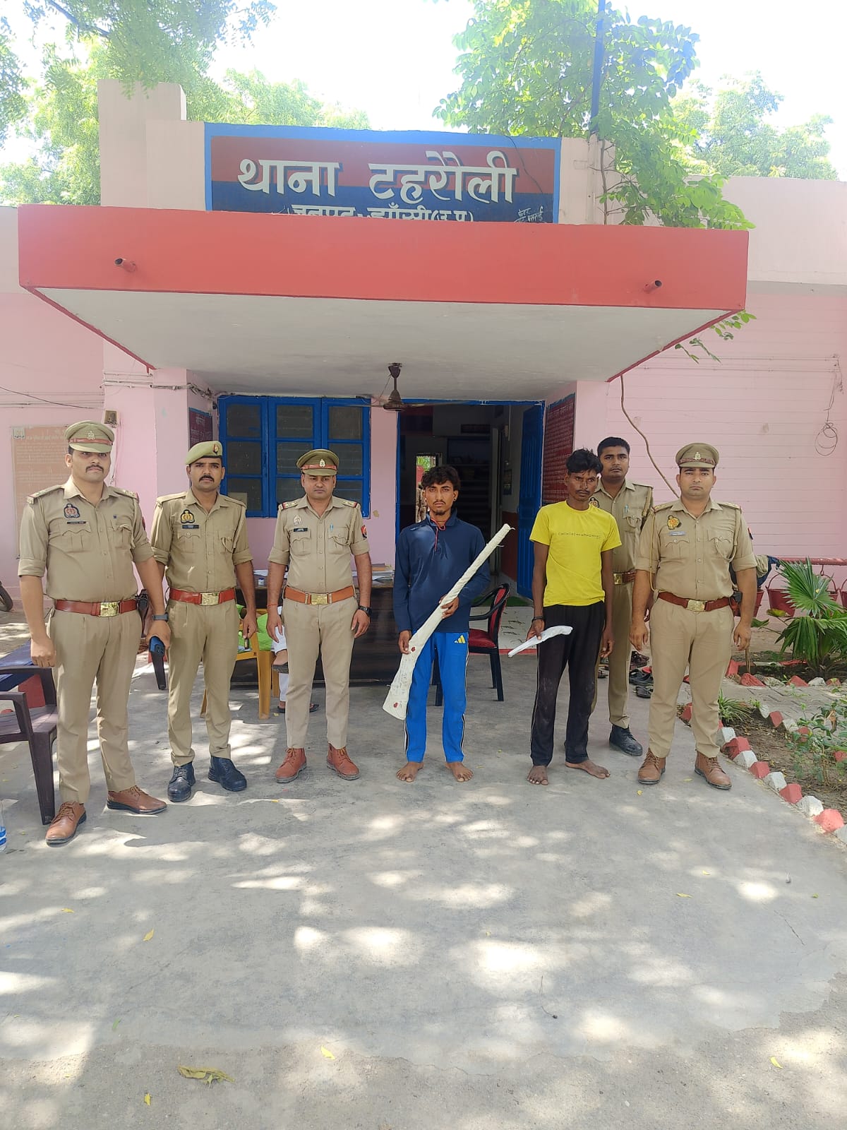अवैध असलहों के साथ दो युवक गिरफ्तार, बंदूक-तमंचा व कारतूस बरामद
