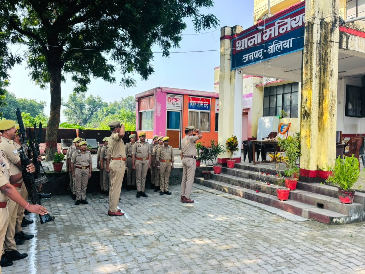 मनियर थाने और विद्यालय पर धूम धाम के साथ मनाई गई गांधी और शास्त्री जयंती