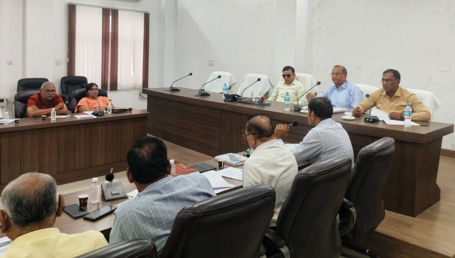 स्वास्थ्य सेवाओं में लापरवाही बर्दाश्त नहीं, मरीजों को समयबद्ध एवं गुणवत्तापूर्ण उपचार उपलब्ध कराएं : आयुक्त